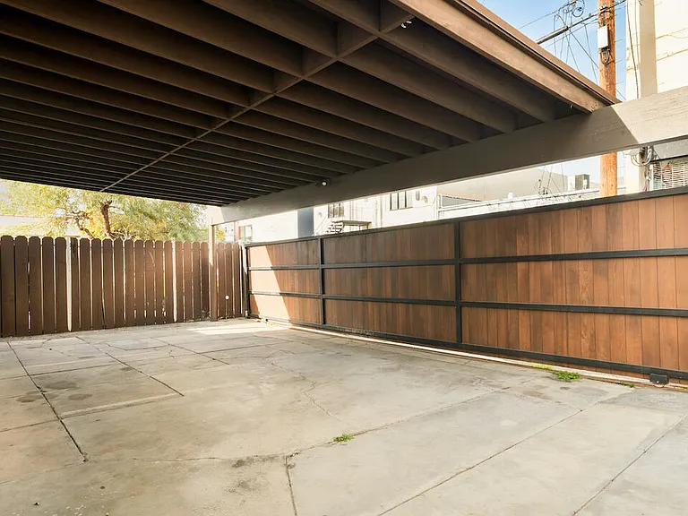 637 N Alta Vista Blvd — Photo 23