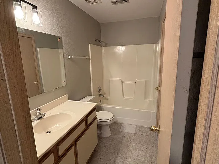 1366 E Sequoyah Ct — Photo 8