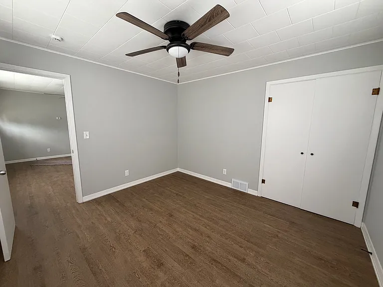 907 Merrill Ave — Photo 16