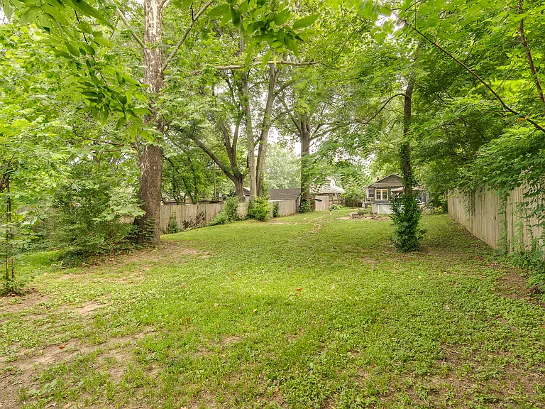 2293 Jackson Ave — Photo 42
