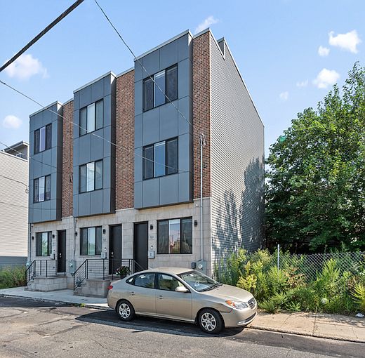 1st image of 3024 Titan St