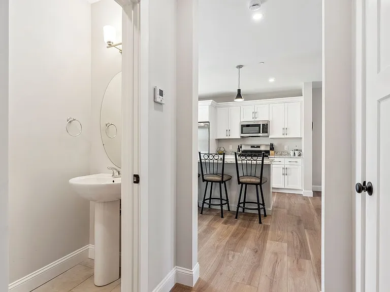 Bayberry Commons- 3 Bedroom 2.5 Bath Townhomes with 2 Car Garage — Photo 102