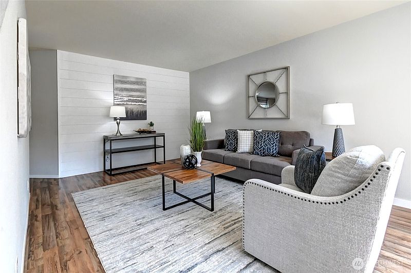 2nd image of 16935 Tulip Lane