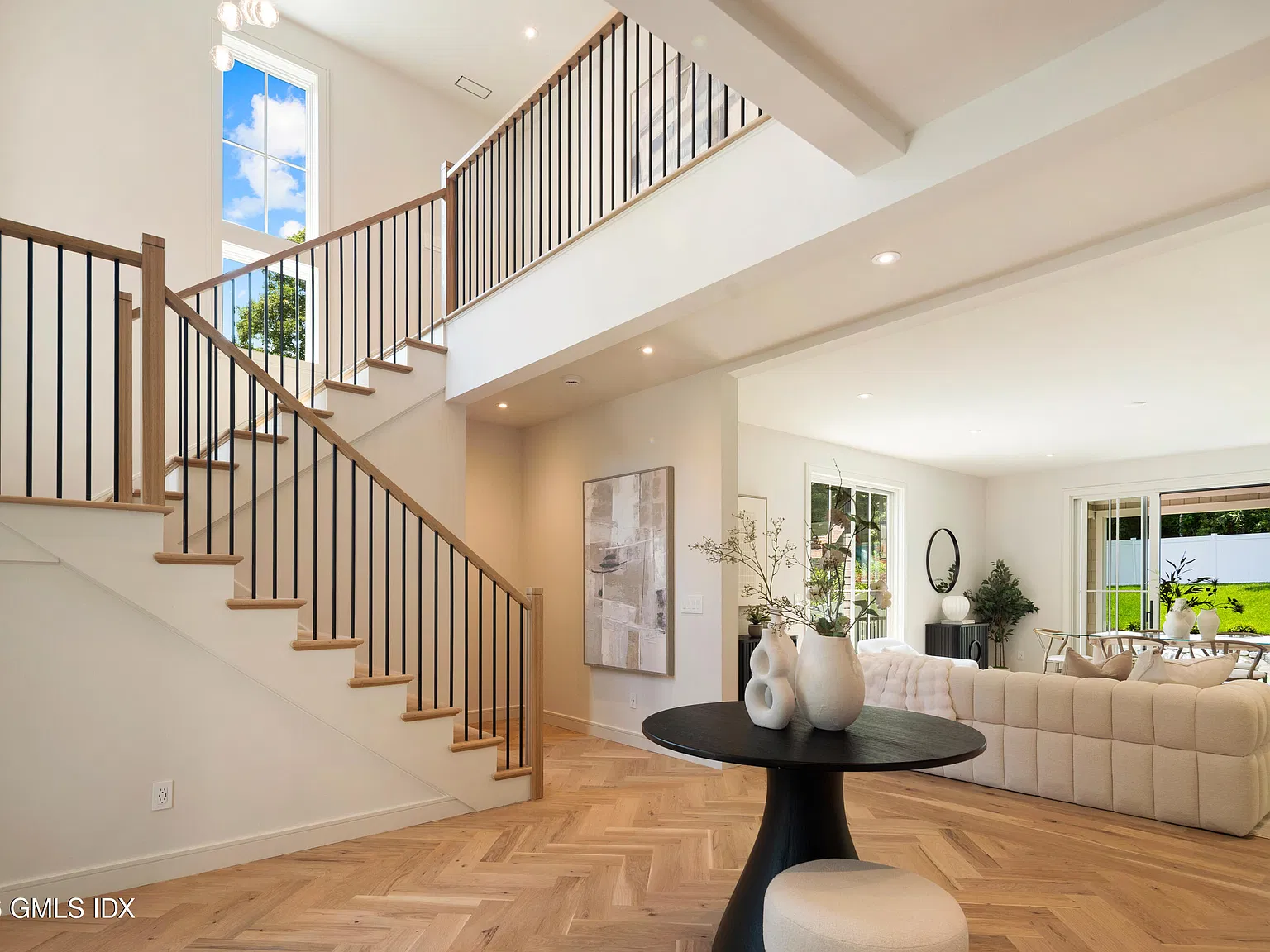 5 bed, 7.0 bath, 5497 sqft, $25,000 — Photo 2