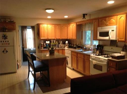 4th image of 75 Groveland St