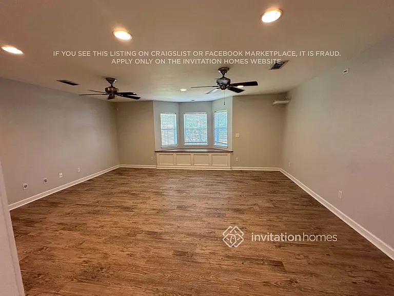 705 Carvell Dr — Photo 3