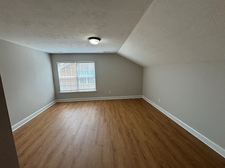 953 Bryan Cir — Photo 3