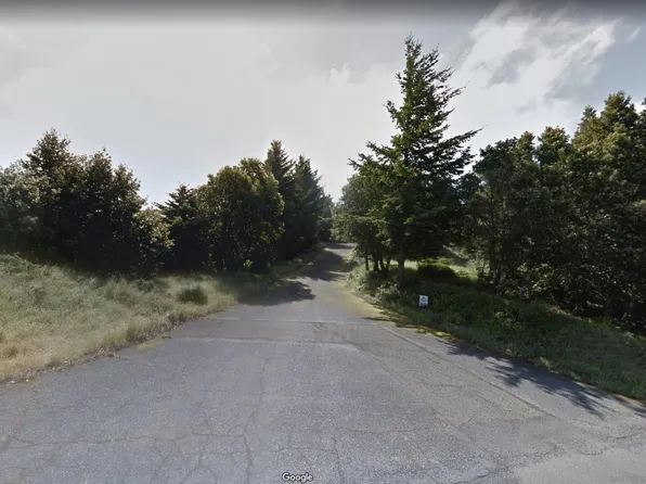 25 Seneca Ct #10, Whitethorn, CA 95589