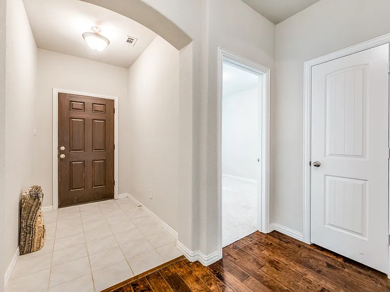 2028 Barx Dr — Photo 3