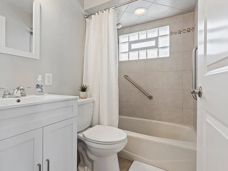 8425 W McMyron St — Photo 12