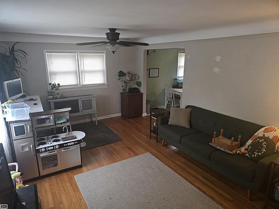 4th image of 23805 Cushing Ave