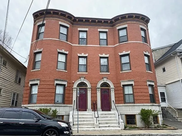 48 Endicott St #2R — Photo 1