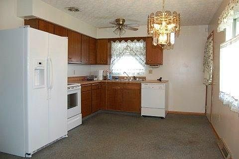 4th image of 1632 Coronet Dr