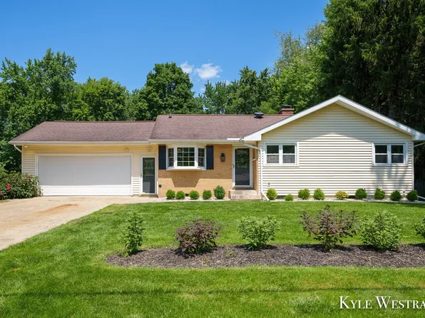 525 Larkspur Ave, Portage, MI 49002