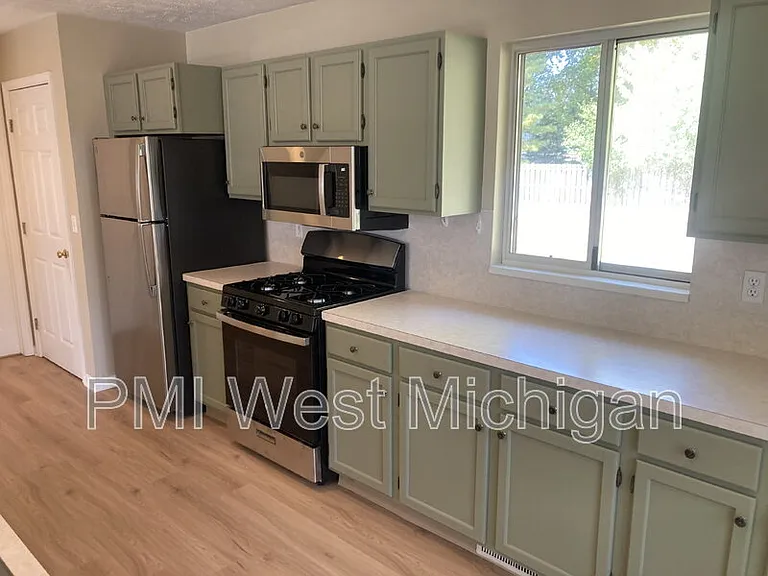 2673 Woodmeadow Dr SE — Photo 6