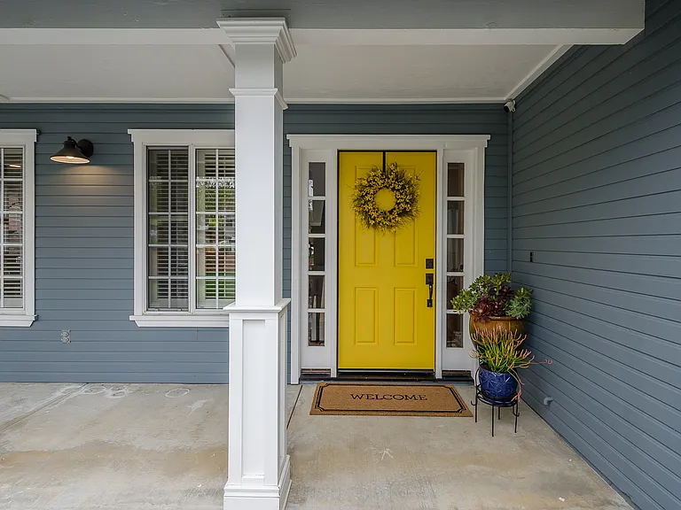 418 Peachtree Ln — Photo 3