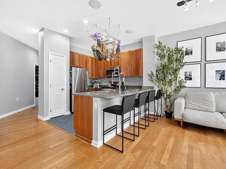 1200 Grand St #429 — Photo 9
