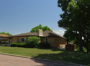 401 E 9th St, Yankton, SD 57078