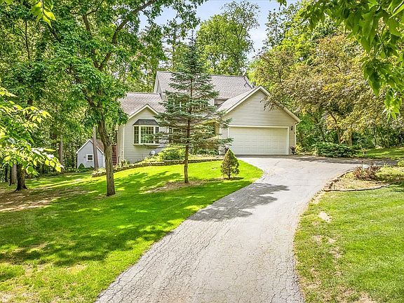 3rd image of 6468 N Deer Path Rd