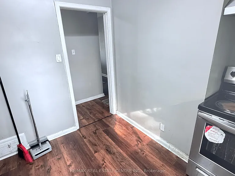 52 Sharbot Ave — Photo 13