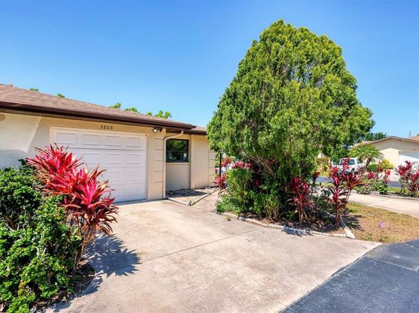 3208 Vivienda Blvd, Bradenton, FL 34207
