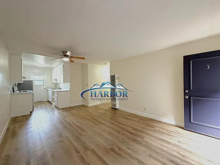 1621 E 5th St #3 — Photo 2