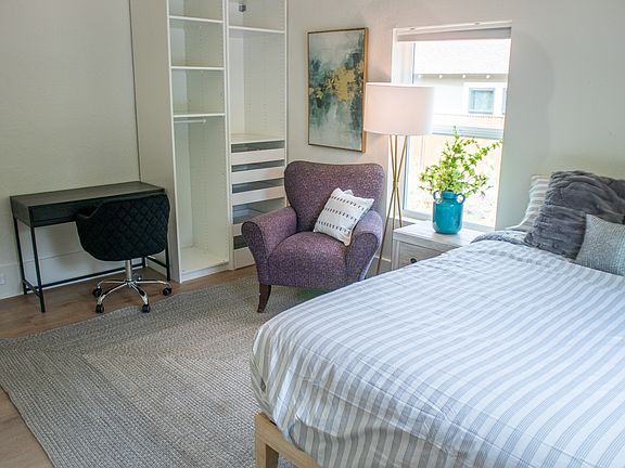 9 feet ceiling - closet with pull-out drawers for easy access