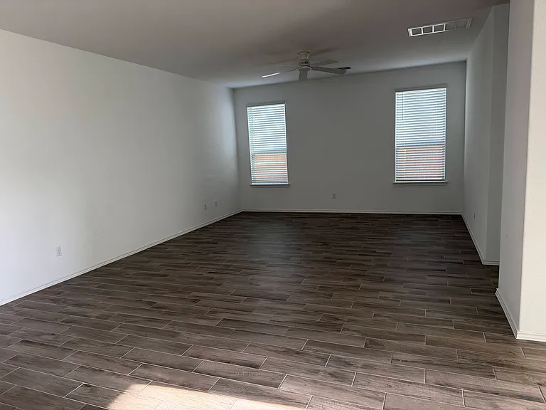 133 Bennington Dr — Photo 16