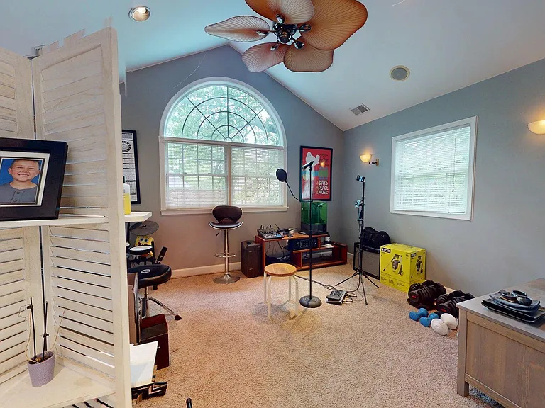 5803 Hall St — Photo 16