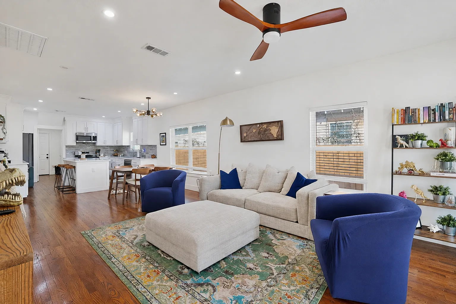 2 bed, 2.5 bath, 1355 sqft, $2,800 — Photo 1