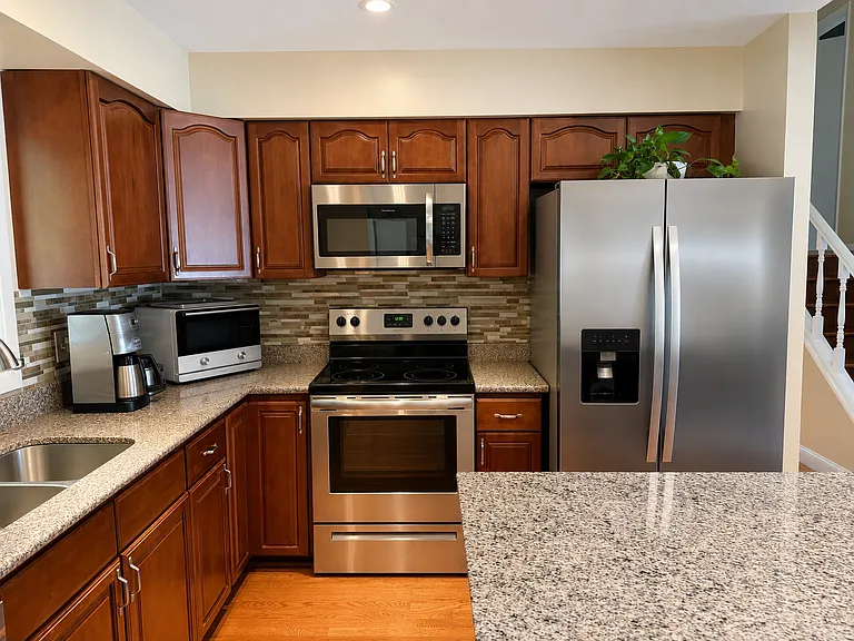 3920 E Meadow Ln — Photo 5