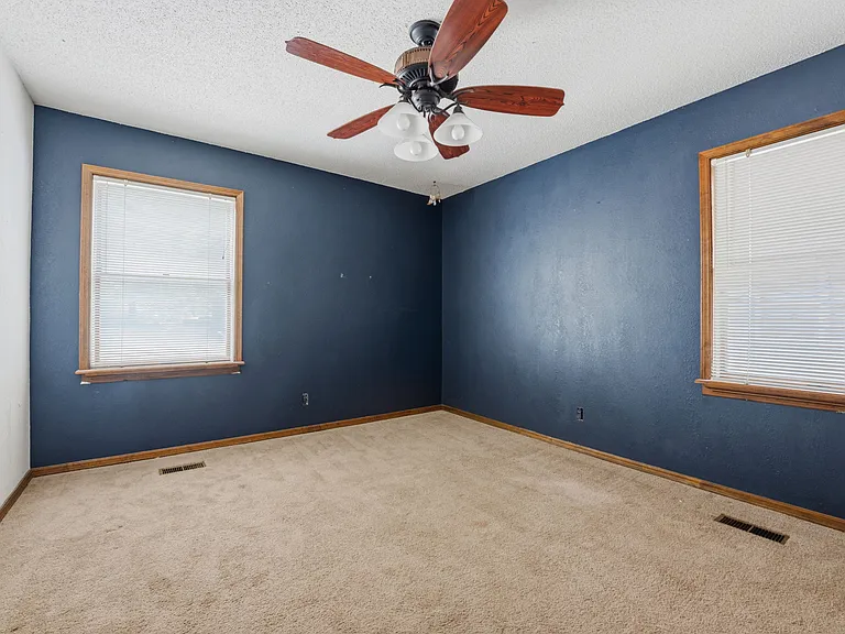 315 E Fairway Ln — Photo 23