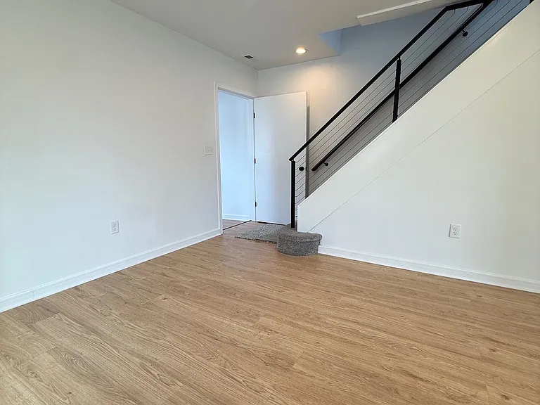 2125 Oakland Rd — Photo 5