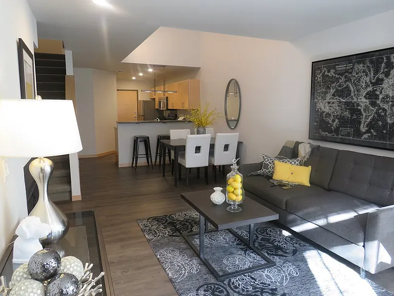 427 E Gorham St — Photo 15