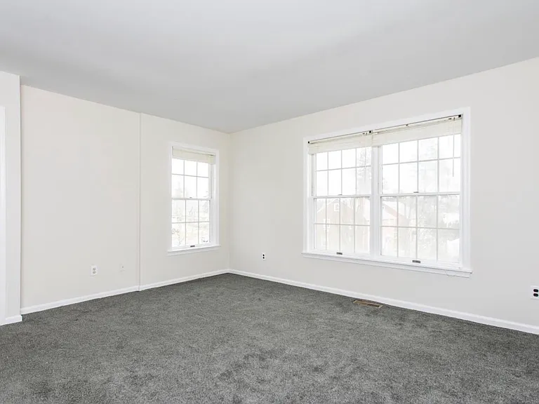 501 Haverford Ct — Photo 11