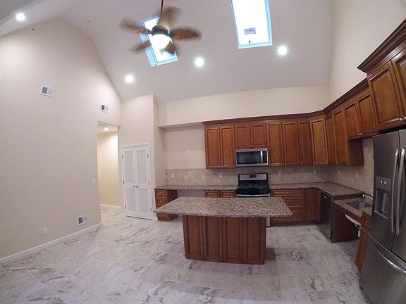 2nd image of 27 King St #4