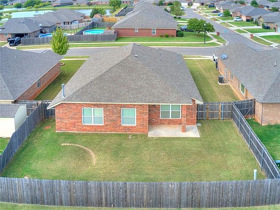 4th image of 612 Meadow Land Dr