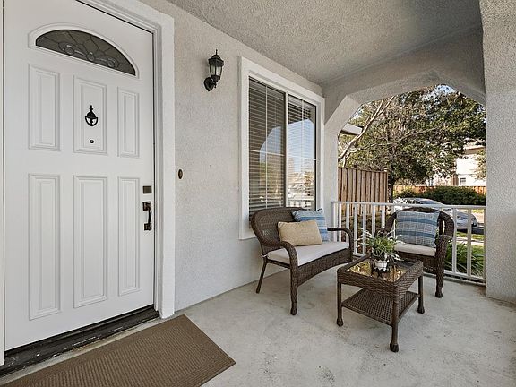 4th image of 3267 Woodmere Dr
