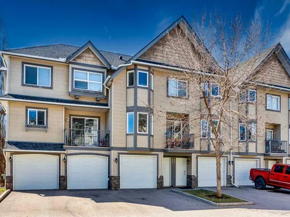120 E Cedarwood Ln SW, Calgary, AB T2W 6J3