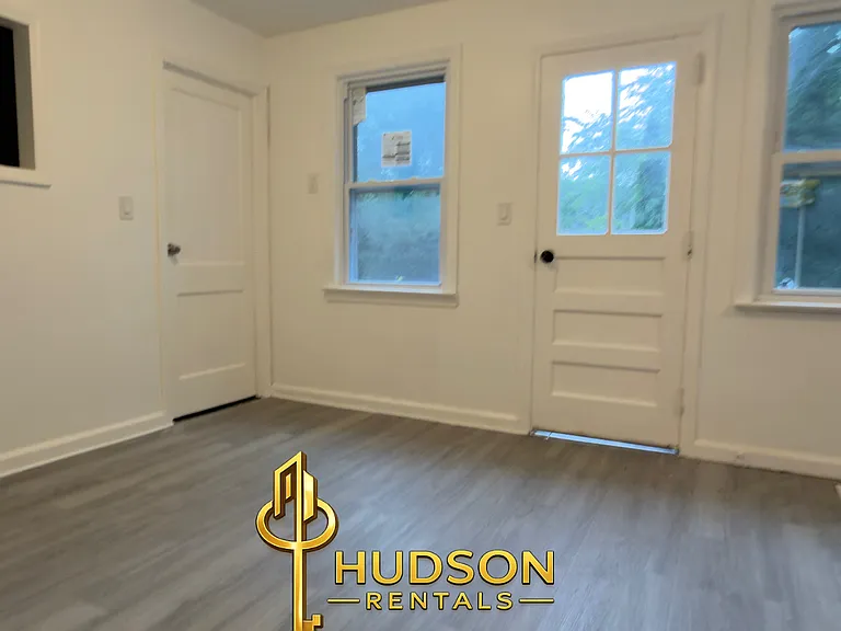 11 Albert Pl #1 — Photo 2