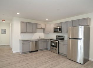 984 Sharon St FLOOR 3, New Bedford, MA 02745
