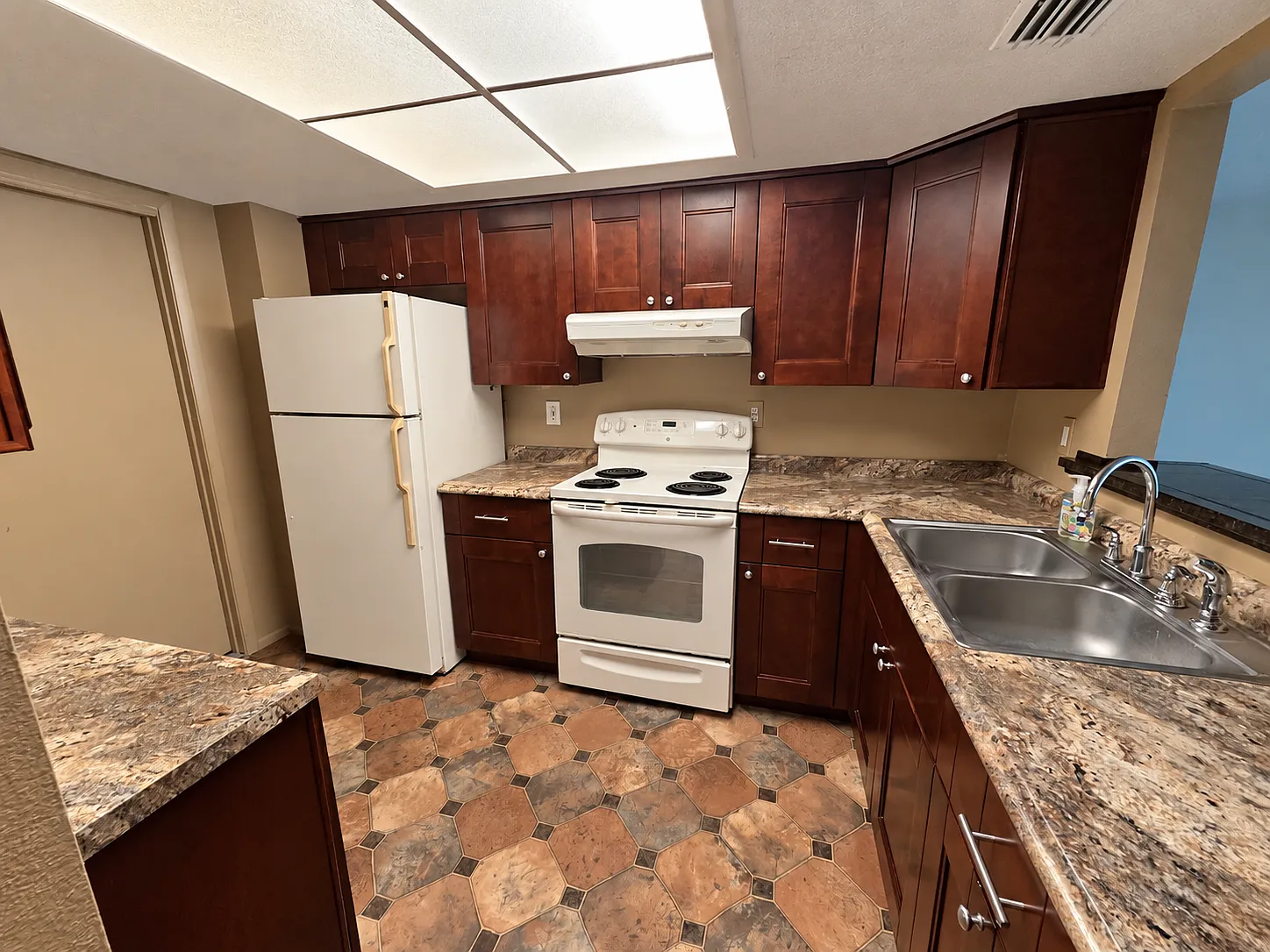 2 bed, 950 sqft, $1,700 — Photo 3