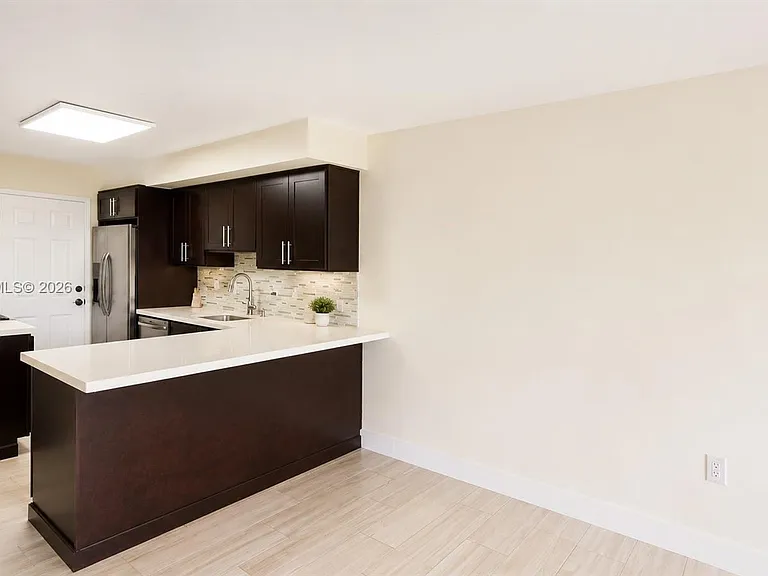 6904 N Kendall Dr #F305 — Photo 7
