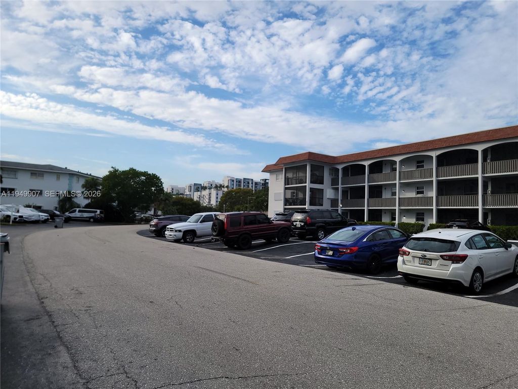651 Pine Dr APT 110, photo 2