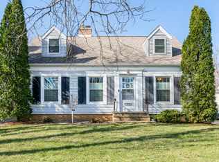 523 20th St NE, Cedar Rapids, IA 52402