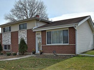 1901 E Wood Ln, Mount Prospect, IL 60056