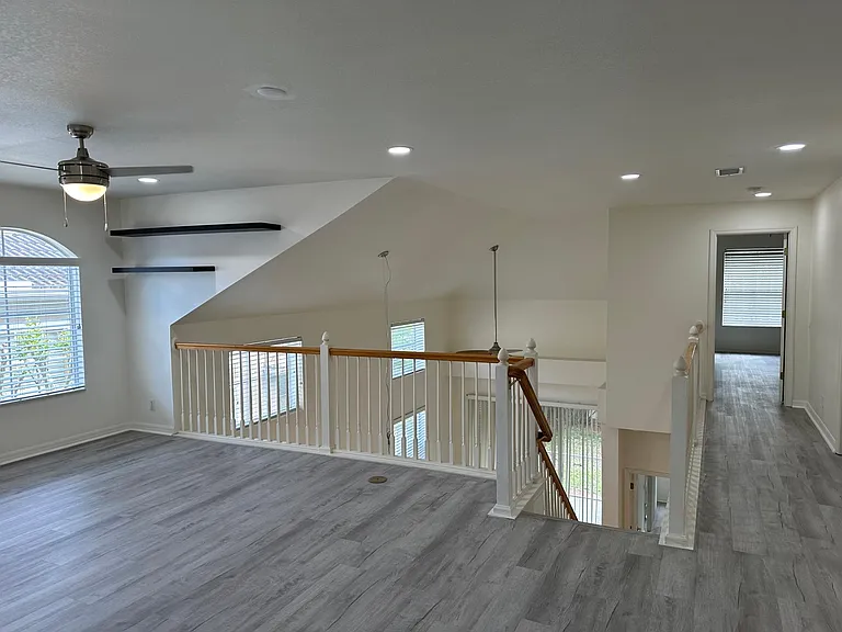 3303 Covered Bridge Dr E — Photo 15