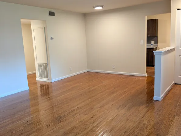 Silver Pines Apartments