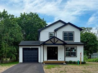 492 Blue Point Rd, Farmingville, NY 11738