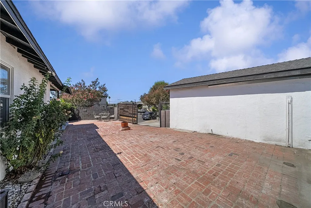 3 bed, 1200 sqft, $3,950 — Photo 4